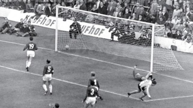 El gol de Artime tras la asistencia del Indio, frente a Suiza, por el Mundial 1966.