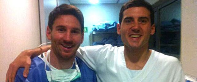 Lionel Messi y la foto que uno de los médicos del hospital Dexeus de Barcelona se encargó de publicar en su cuenta de Facebook luego del parto.