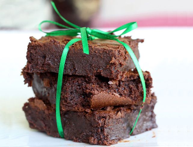 El joven olvidó contarles a sus compañeras del contenido del brownie.