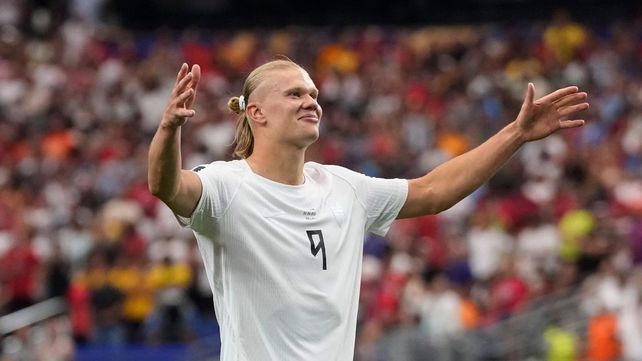 Erling Haaland hizo uno de los goles de Noruega y ya acumula cinco en lo que va del Mundial.&nbsp;