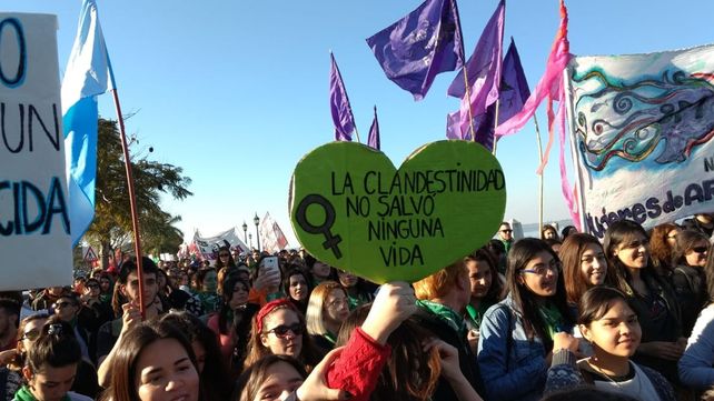 Un nuevo “pañuelazo” en la Costanera a favor de la ley del aborto