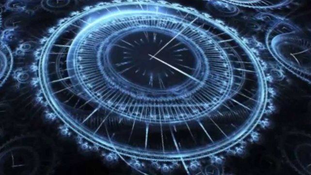 Un científico creó una fórmula matemática que permite viajar en el tiempo
