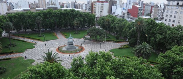 La posibilidad de que una cochera subterránea vulnere el entorno patrimonial de la plaza San Martín es uno de los ejes del rechazo.