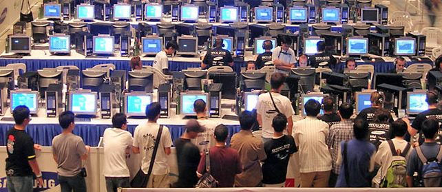 Un cibergame despierta la atracción. Así como la web se expande también los deseos de las naciones por controlarla.