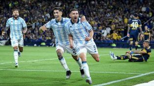 Una maravilla. Martínez celebra el gol de Racing que definió la serie ante Boca.