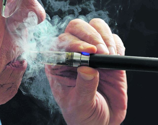 fumando espero. Especialistas defienden el cigarrillo electrónico.