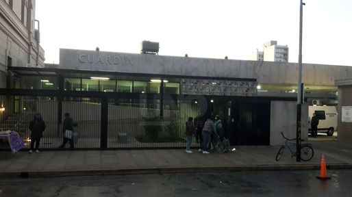 Cuatro trabajadores infectados de coronavirus y más de 15 aislados en el hospital Cullen