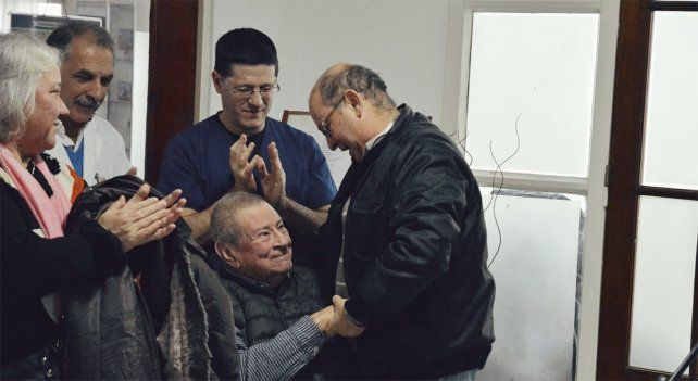 A través del arte los chicos brindaron apoyo a quienes padecen cáncer. El doctor Mario Giunta estuvo presente.