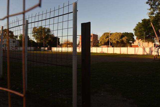 Vecinos de barrio Tablada piden la intervención de un club tomado