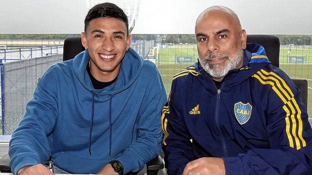 Ezequiel Fernández firmó su renovación con Boca hasta fines de 2008 y una cláusula millonaria. Ezequiel Fernández firmó su renovación con Boca hasta fines de 2008 y una cláusula millonaria.