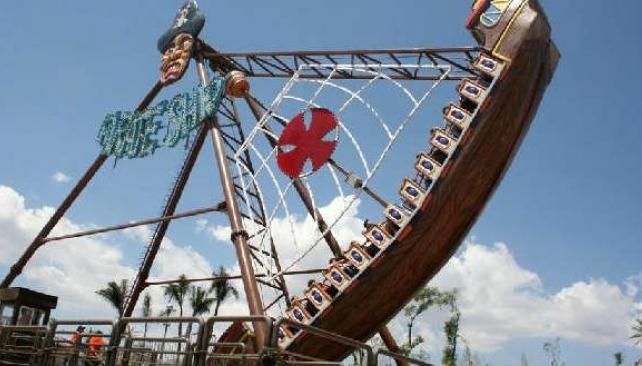 Una niña de nueve años murió esta madrugada al caerse de uno de los juegos del parque de diversiones de Miramar.