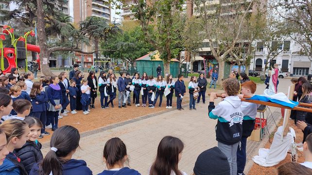 Los chicos que asisten a Madre Cabrini se manifestaron contra la escalada de violencia que sufre la ciudad&nbsp;