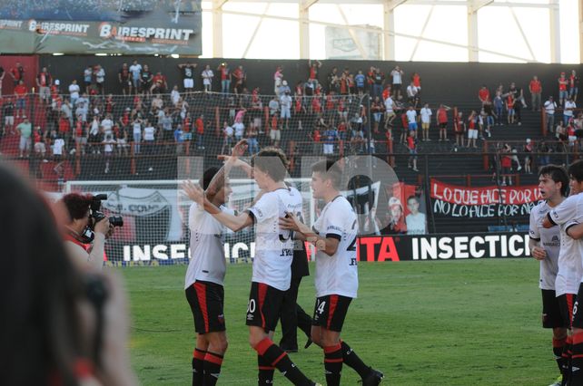 El equipo dirigido por Paolo Montero intentará dar la sorpresa y terminar con el invicto de Estudiantes.