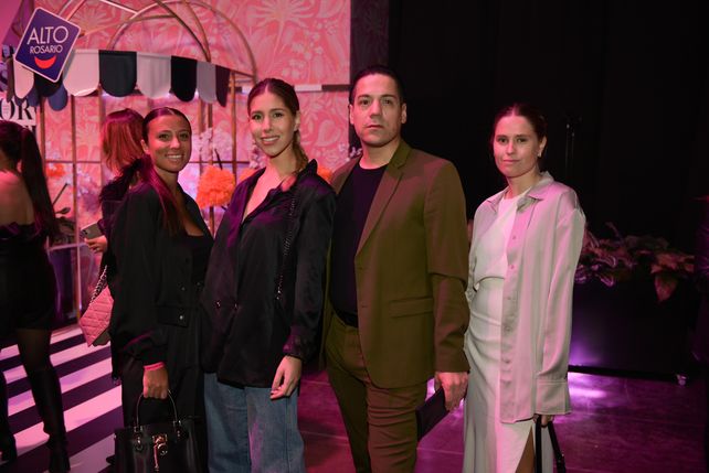 ) Julieta Cencini, Agostina Garbini, Hugo Acevedo Miño y Pau Machuca