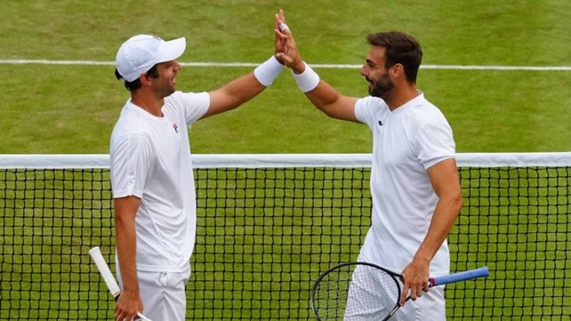 Horacio Zeballos y Marcel Granollers, últimos campeones de Roland Garros, debutaron con un triunfo en Wimbledon.