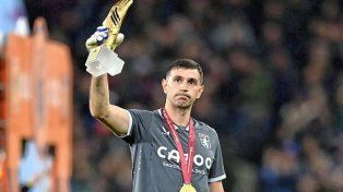 Dibu Martínez volvió campeón del mundo y fue ovacionado en el empate de Aston Villa