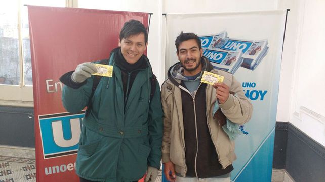 Canje de cupones de UNO por una entrada general para el TC en las instalaciones de LT 15. Ayer