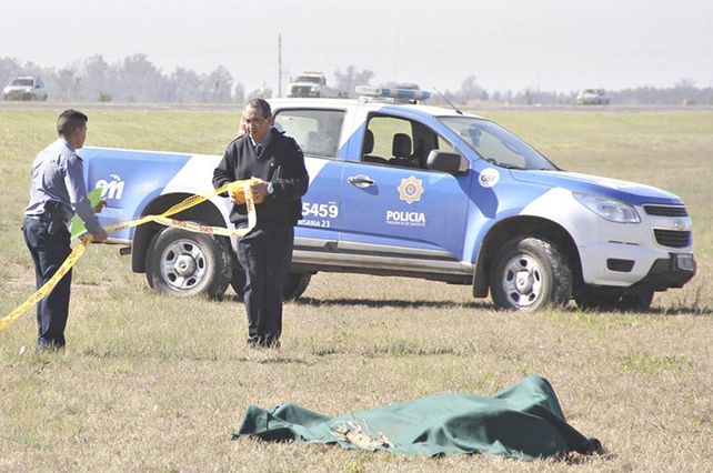 Hallaron a un hombre acribillado a la vera de la autopista a Córdoba