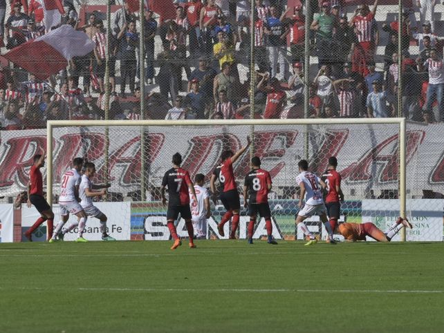 Con lo último que le quedaba, Newells encontró el empate cuando el partido se cerraba