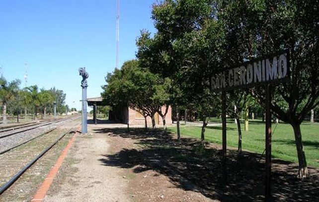 De película: toman la comisaría, se llevan el patrullero y asaltan un banco