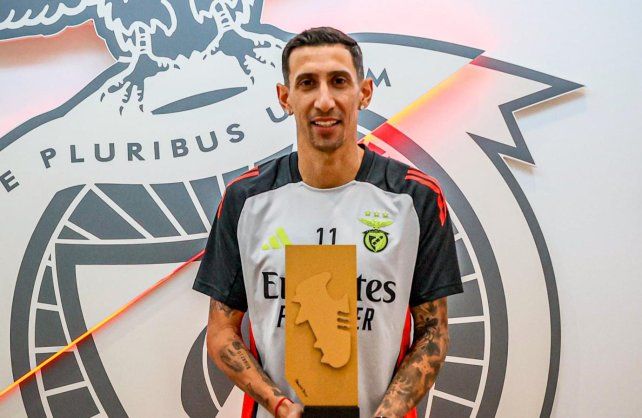 Ángel Di María recibió un galardón por su gran presente en el Benfica