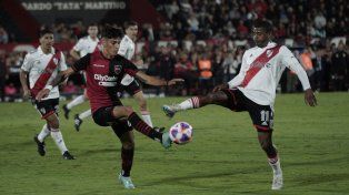 El que más intentó. Brian Aguirre, marcado por De la Cruz, siempre buscó encarar y romper el molde.&nbsp;