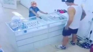 Un nene intentó asaltar una joyería con una pistola de juguete