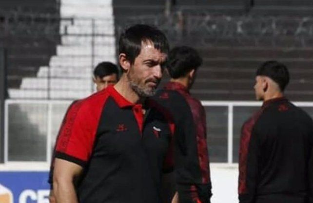 Martín Minella continúa como DT de Colón. Martín Minella continúa como DT de Colón.