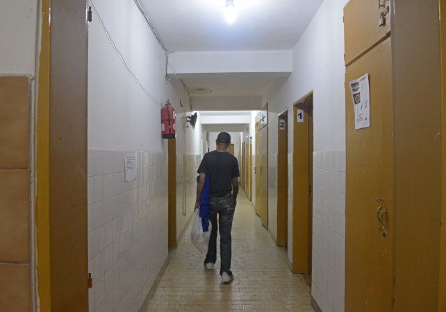 El refugio Sol de Noche funcionó durante 12 años en pasaje Marconi al 2400. Semanas atrás comenzó su mudanza y los directivos buscan un nuevo edificio.