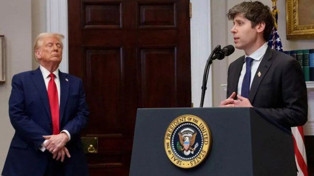 Lla inversión de OpenIA en la Ptagonia Argentina podría interpretarse como un reacomodamiento geopolítico instrumental donde la ubicación de la infraestructura digital se convierte en un instrumento de alineamiento internacional. En la foto: el CEO de Open IA Sam Altman con Donald Trump.