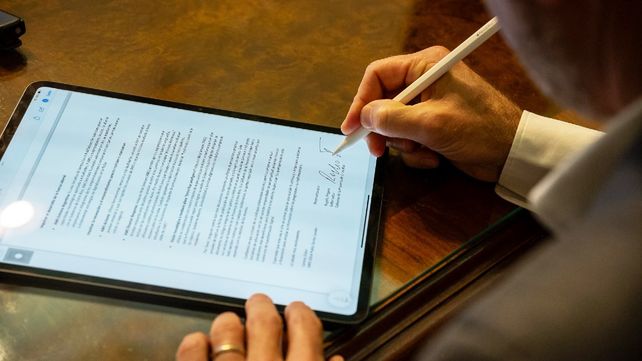 El gobierno y Amazon Web Services se unen para capacitar en tecnologías a estudiantes