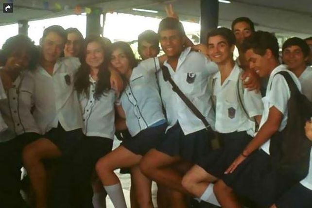 #VouDeSaia: estudiantes van a la escuela de pollera para apoyar a un compañero trans