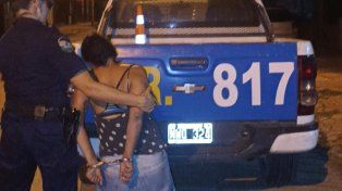 Paraná: detuvieron a una mujer que intentó apuñalar a un policía