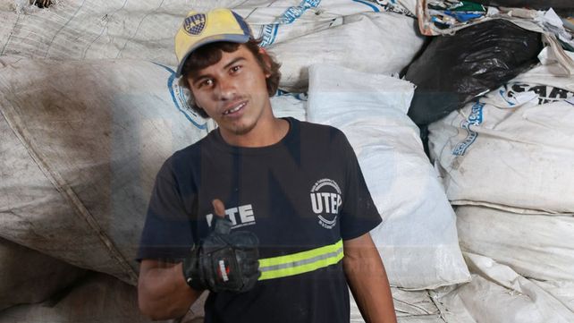 Recicladores ganan el pan y el respeto caminando la ciudad