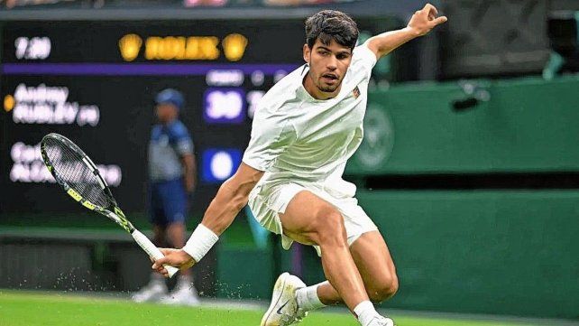 El español Carlos Alcaraz se instaló en la final de Wimbledon.