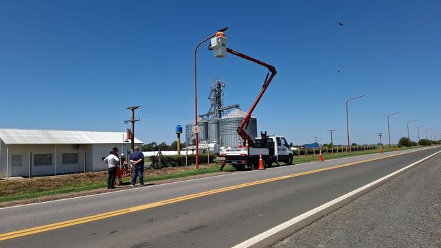 El recambio de luminarias mejorará la iluminación del cruce de las rutas 90 y 94.