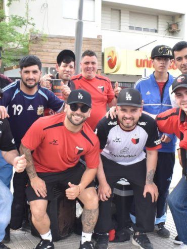 Colón ya palpita el partido ante Los Andes: la previa junto a su gente en el Brigadier López