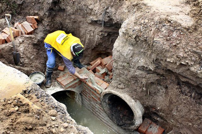 Problemas de anegamiento: avanzan las obras de desagüe en barrio Guadalupe