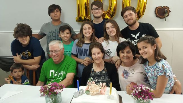 Nani cumplió 101 años y su familia logró que lo festeje rodeada de amor y cariño
