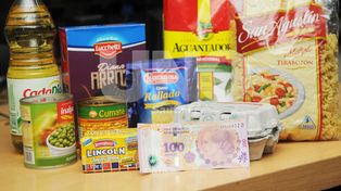 Inflación: el billete de cien pesos alcanza para comprar cada vez menos productos