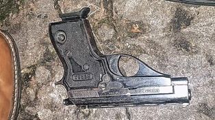 El arma que utilizó el detenido en el atentado contra la vicepresidenta.
