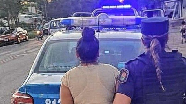 Unas de las detenidas en el Barrio El Perejil.
