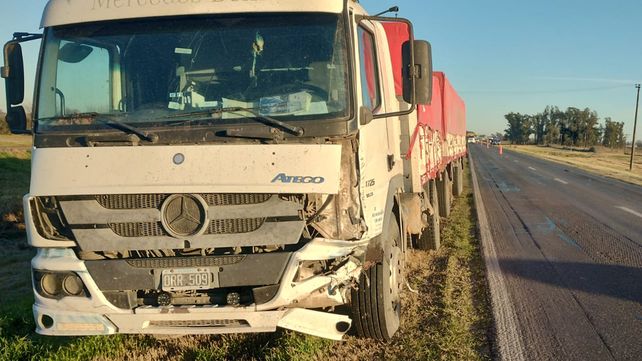 Choque fatal en la ruta nacional 34. El camión involucrado en la colisión con la moto