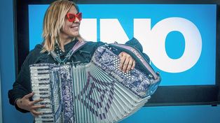 Azul Carrizo, la dama del acordeón, en Paraná disfrutando de su pasión