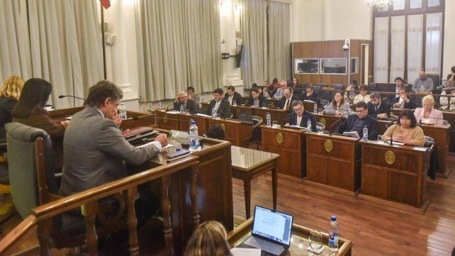 Senado analiza la reforma previsional provincial.