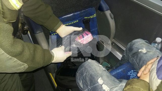Resistió un control de Gendarmería y terminó preso con drogas y un arma de fuego cargada