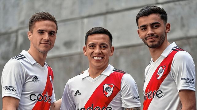 River Plate presentó su nueva camiseta titular.