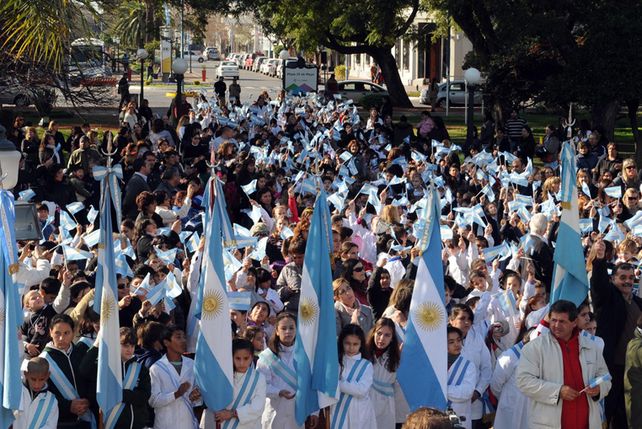 En los cinco nodos provinciales, estudiantes santafesinos prometerán lealtad a la Bandera