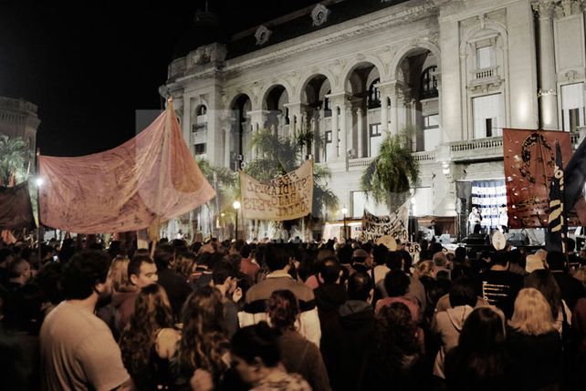 La plaza de Mayo en Santa Fe reavivó la memoria, exigió verdad y pidió justicia