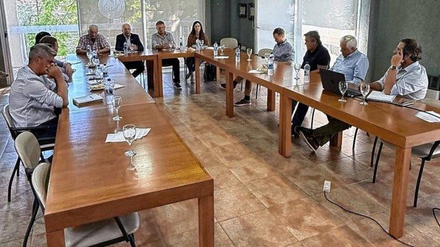 La Bolsa de Cereales se pronunció contra los amparos que cuestionan la ley de fumigación.